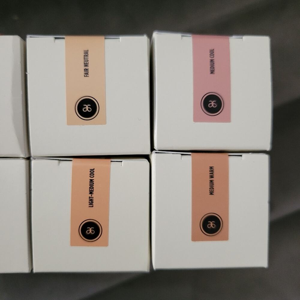 New in Box Arbonne Hyaluronic Acid Lightweight Satin Natural Glow Foundation - Picture 14 of 14